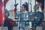 项羽助阵苏超！何润东身披战甲，乘古代战车绕场，为宿迁队助阵！